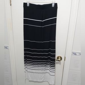 🤯2/$15 Striped Black and White Viscose Maxi Skirt with Slit Size Small (S)+